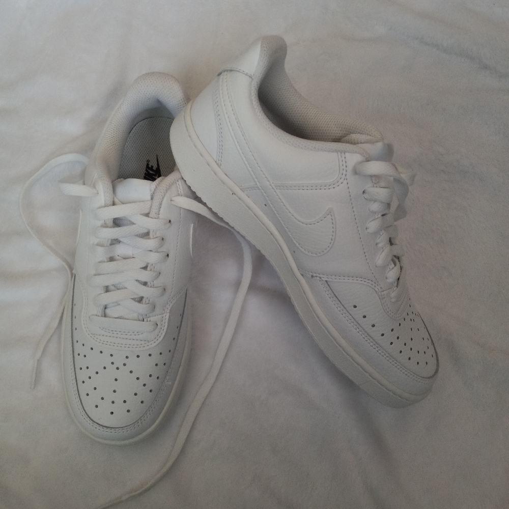 Nike size 7.5 white